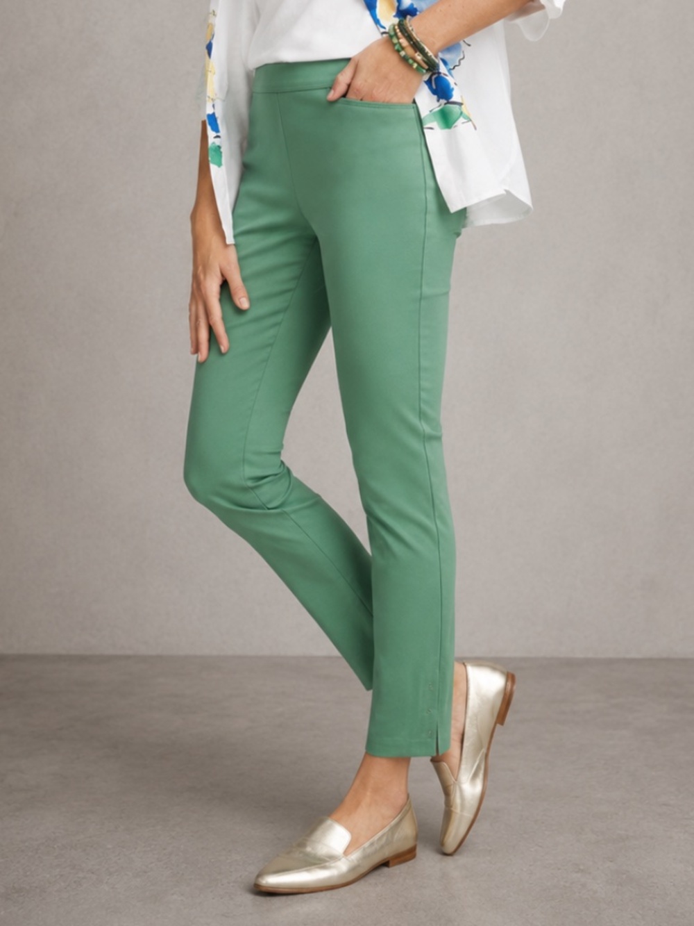 CHICO'S Brigitte So Slimming Stretch Pull-On Ankle Pants Sage Green Sz 4 EUC